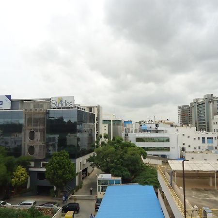 Sri Sai Comforts Hotel Бангалор Екстериор снимка