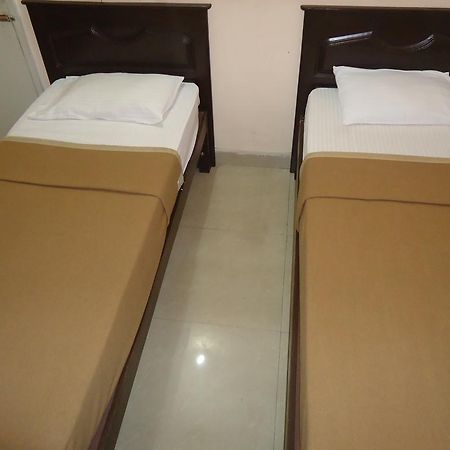 Sri Sai Comforts Hotel Бангалор Екстериор снимка