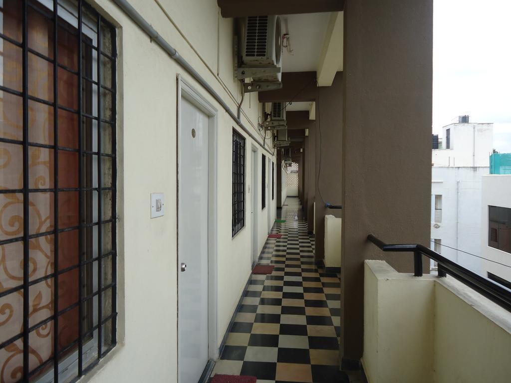Sri Sai Comforts Hotel Бангалор Екстериор снимка