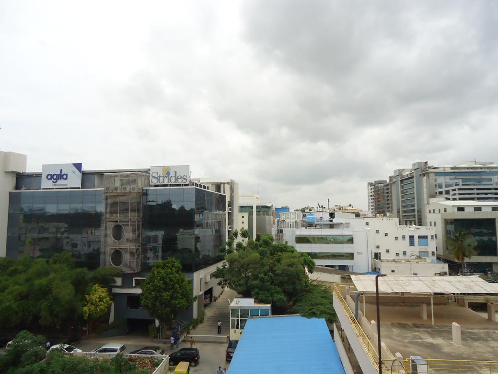 Sri Sai Comforts Hotel Бангалор Екстериор снимка