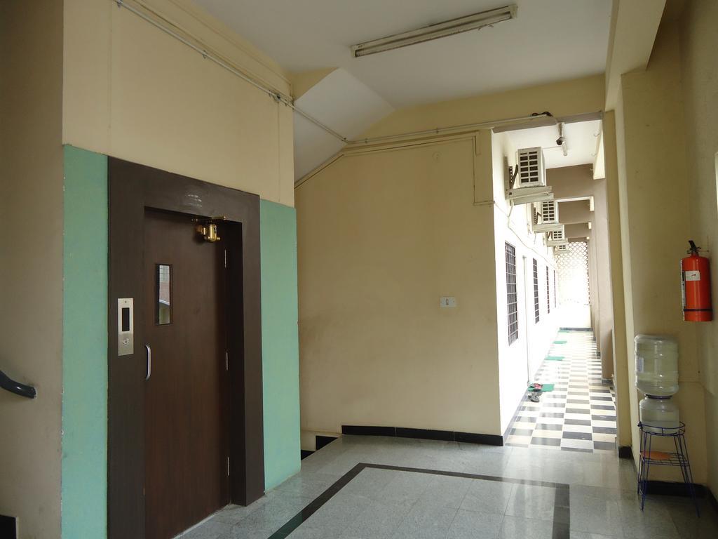 Sri Sai Comforts Hotel Бангалор Екстериор снимка