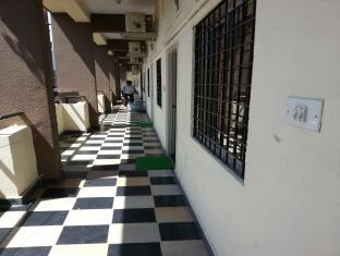 Sri Sai Comforts Hotel Бангалор Екстериор снимка